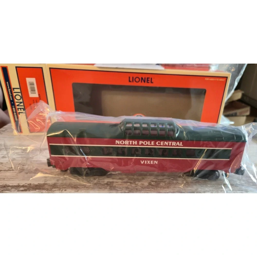 Lionel 6-25196 North Pole Central Vista Dome Vixen Passenger Car O Gauge - NEW